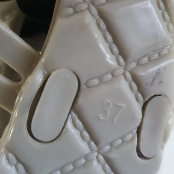 Chanel Camelia Slide - Picture 3 of 5